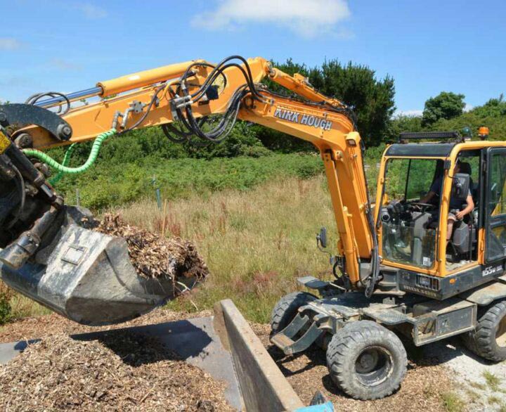 Duck-in and Diving – new wheeled Hyundai for Cornish Plant man!