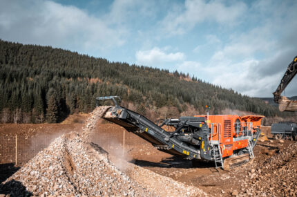 Cross Civils Screener - Finlay Crusher