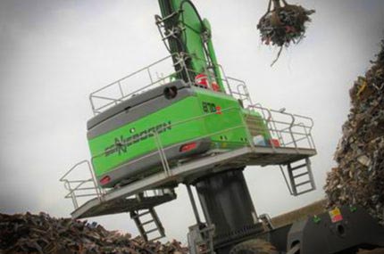 Sennebogen scrap mental and port handling machine in action