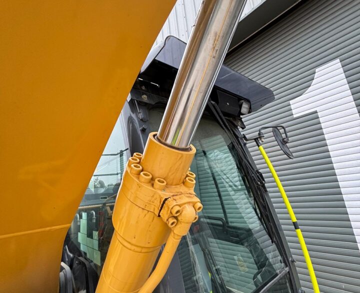 Kobelco SK130LC-11 - Crawler Excavators
