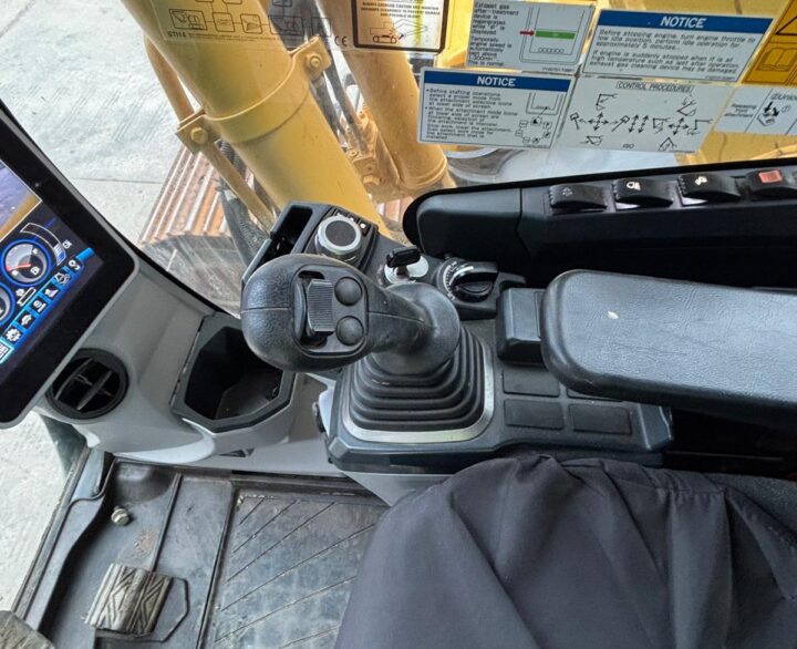 Kobelco SK130LC-11 - Crawler Excavators