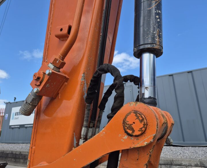 Hitachi ZX85USBR-6 2PB - Mini Excavators