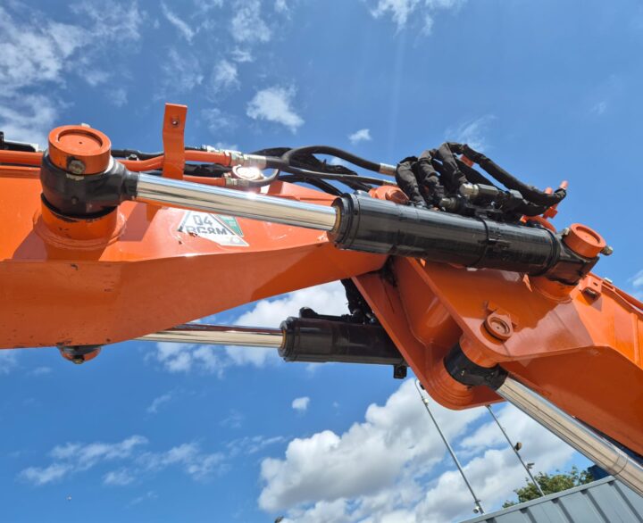 Hitachi ZX85USBR-6 2PB - Mini Excavators
