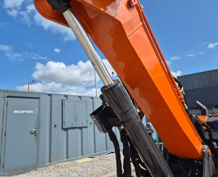 Hitachi ZX85USBR-6 2PB - Mini Excavators
