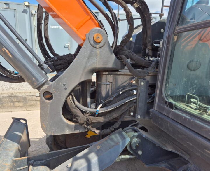Hitachi ZX85USBR-6 2PB - Mini Excavators