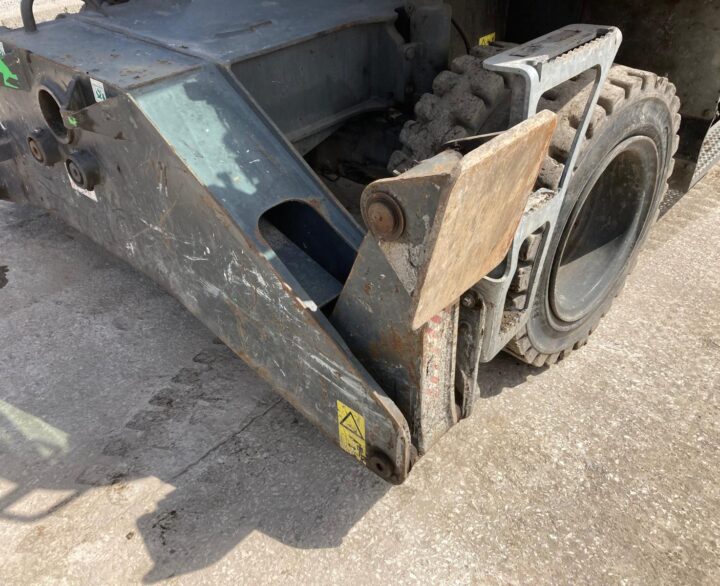 Sennebogen 817E - Material Handlers