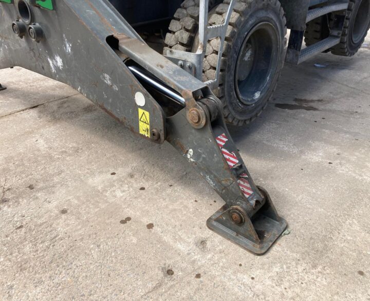 Sennebogen 817E - Material Handlers
