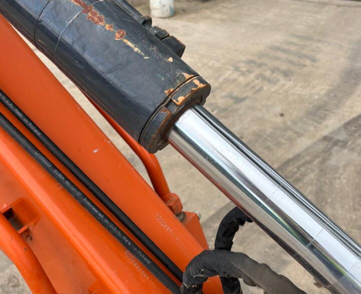 Hitachi ZX85USBR-6 2PB - Mini Excavators