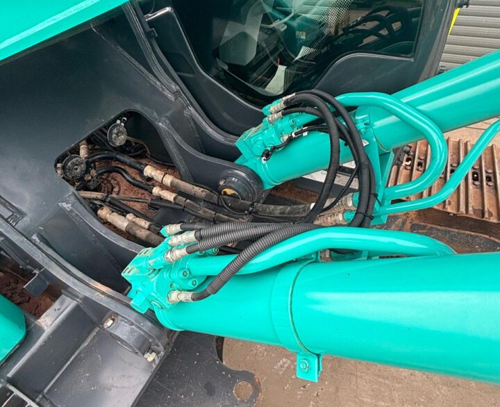 Kobelco SK210 LC-11 - Crawler Excavators
