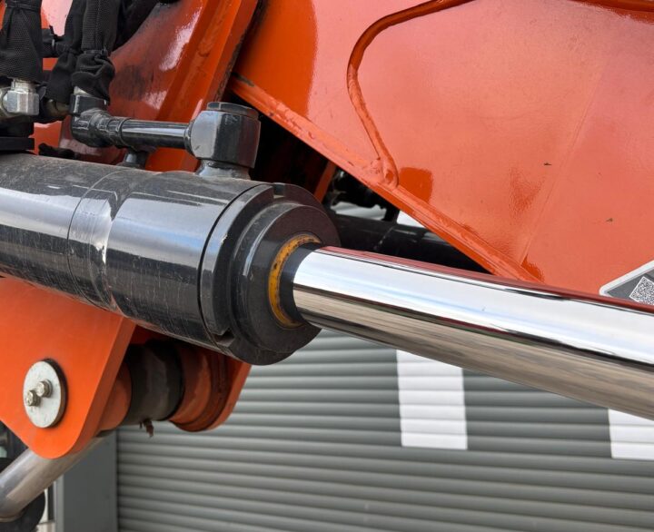 Hitachi ZX85USBR-6 2PB - Mini Excavators