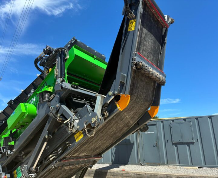 EvoQuip Falcon 820 Ex Demo - Used Screeners