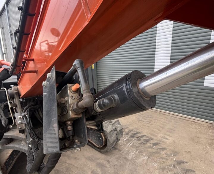 Hitachi ZX85USBR-6 2PB - Mini Excavators