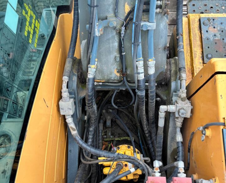 Hyundai R140LC-9 - Crawler Excavators