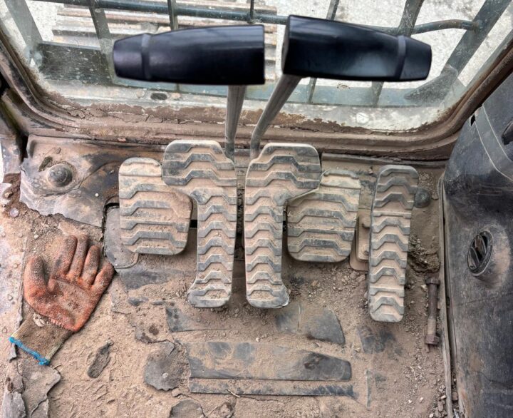 Hyundai R140LC-9 - Crawler Excavators