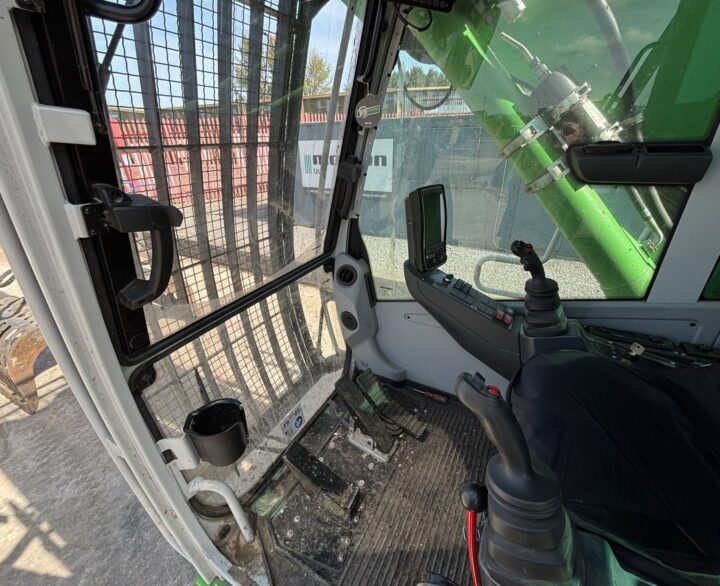 Sennebogen 821E - Material Handlers