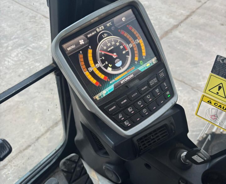 Hyundai HX140LCD High Rise Cab - Crawler Excavators