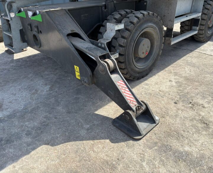 Sennebogen 821E - Material Handlers