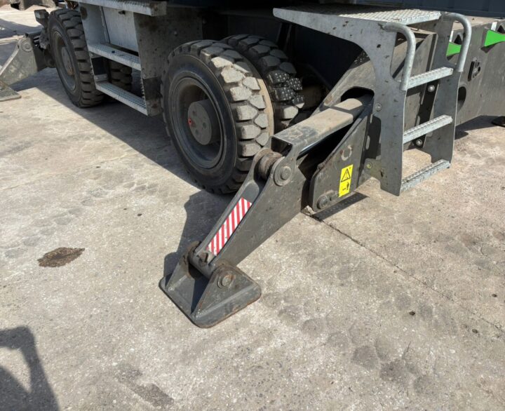 Sennebogen 821E - Material Handlers