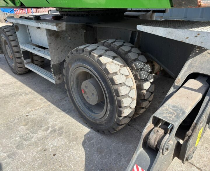 Sennebogen 821E - Material Handlers