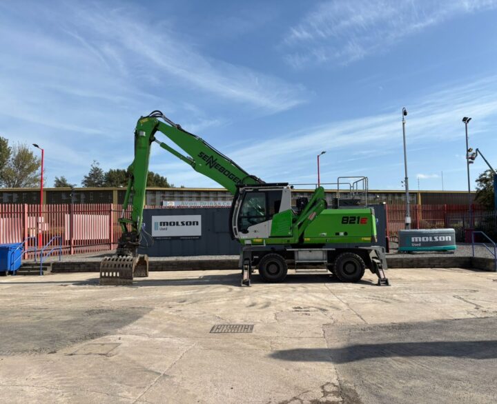 Sennebogen 821E - Material Handlers