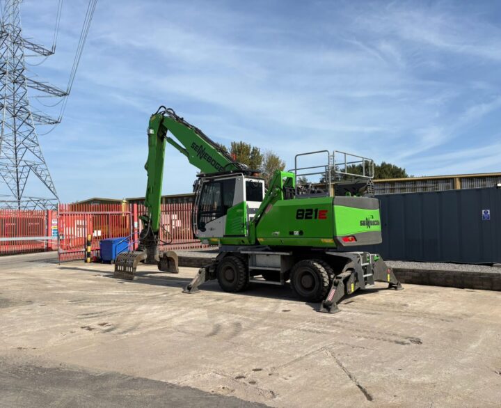 Sennebogen 821E - Material Handlers