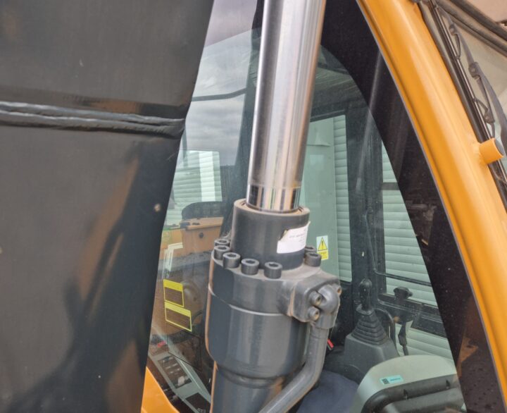 Hyundai HX130ALCR - Crawler Excavators