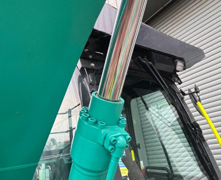 Kobelco SK130 LC-11 - Crawler Excavators