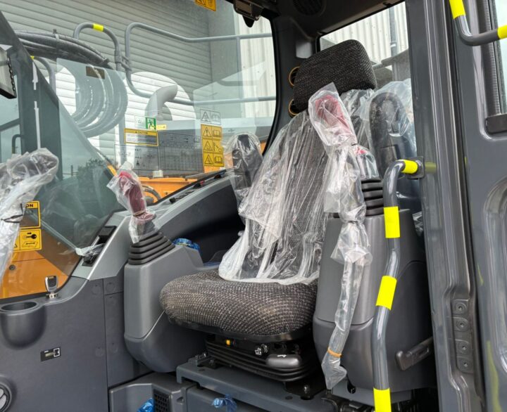 Hyundai HX145ALCR - Crawler Excavators