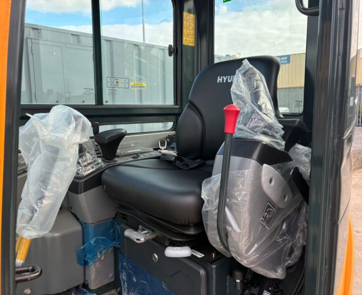 Hyundai R30Z-9AK - Mini Excavators