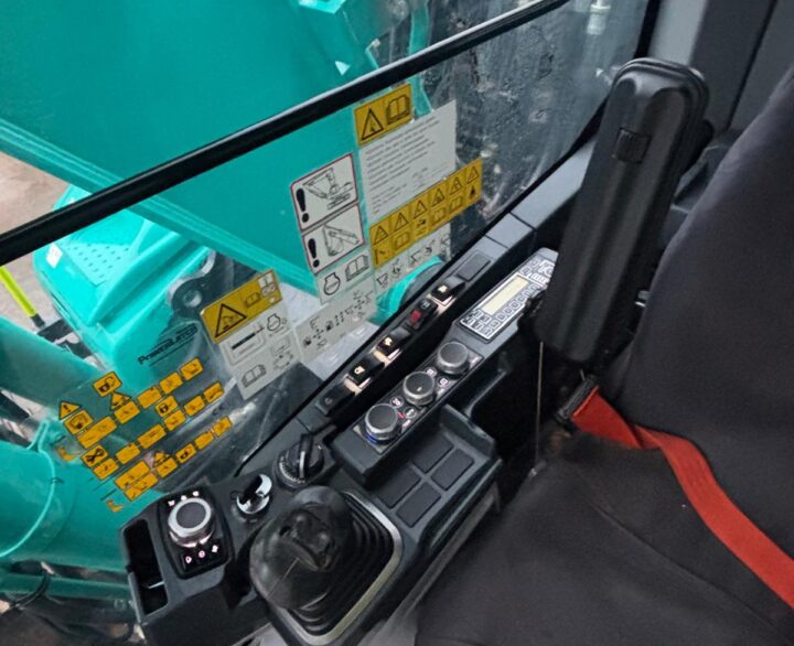 Kobelco SK130 LC-11 - Crawler Excavators