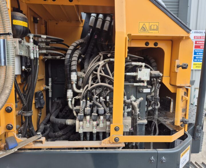 Hyundai HX130ALCR - Crawler Excavators