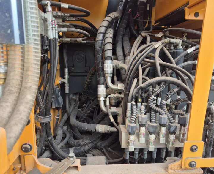 Hyundai HX130ALCR - Crawler Excavators