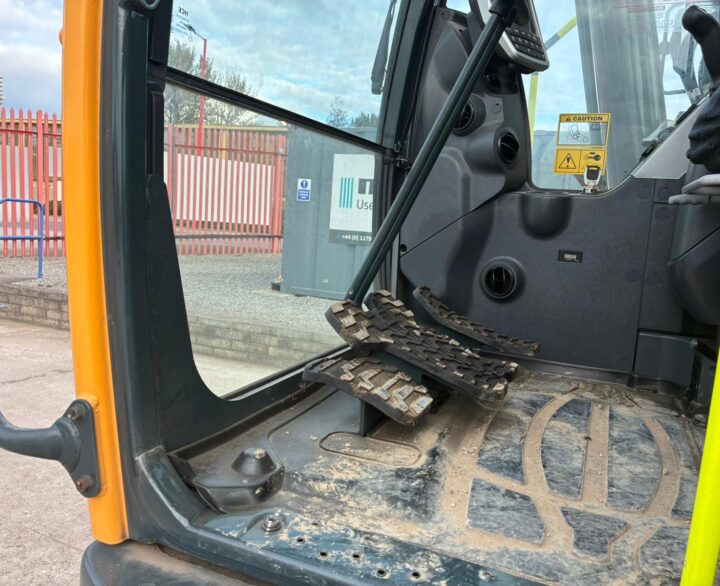 Hyundai HX235ALCR - Crawler Excavators