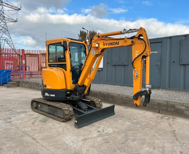 Hyundai R30Z-9AK - Mini Excavators