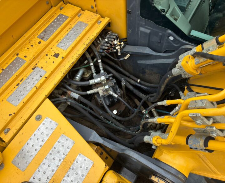 Kobelco SK210LC-10E - Crawler Excavators