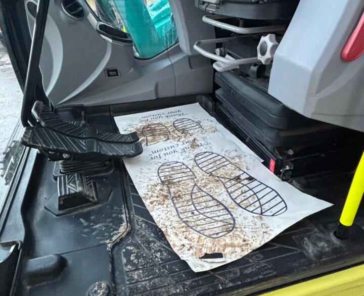 Kobelco SK130LC-11 - Crawler Excavators