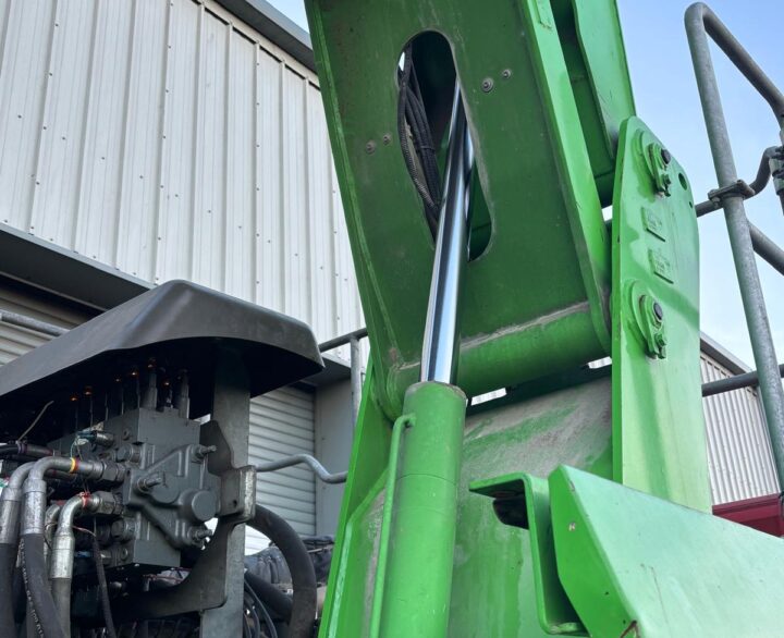 Sennebogen 817 - Material Handlers