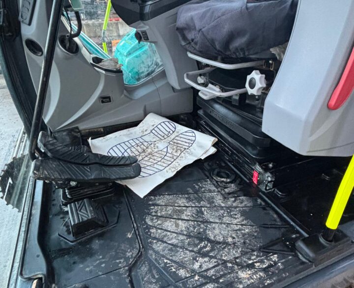 Kobelco SK130LC-11 - Crawler Excavators