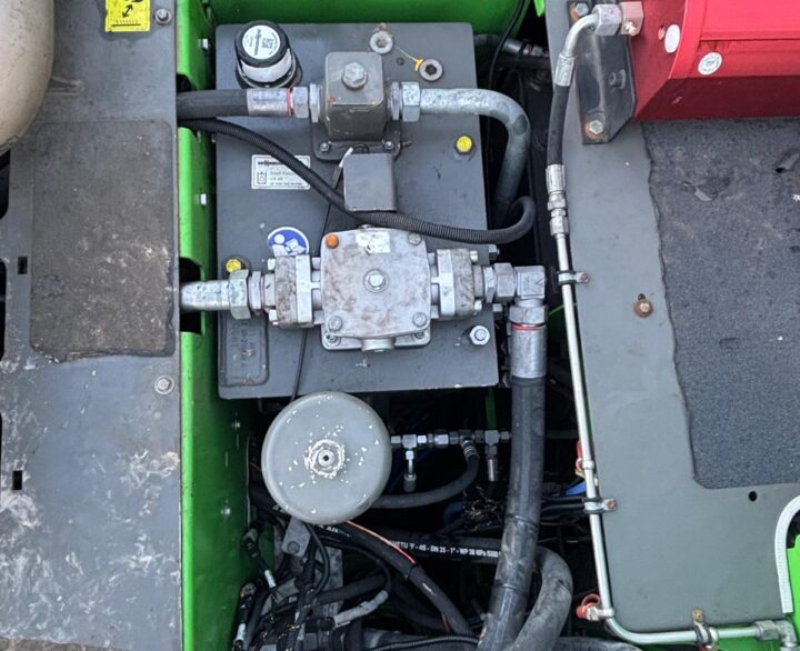 Sennebogen 817 - Material Handlers