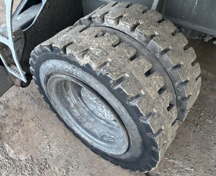 Sennebogen 817 - Material Handlers