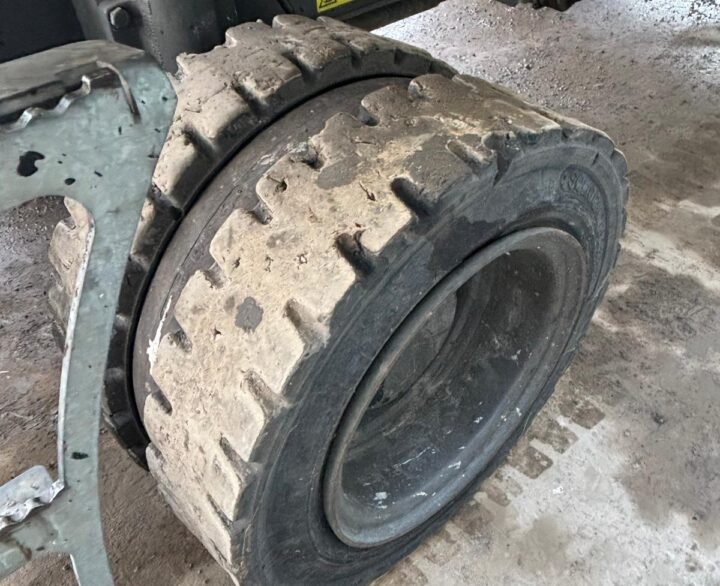 Sennebogen 817 - Material Handlers