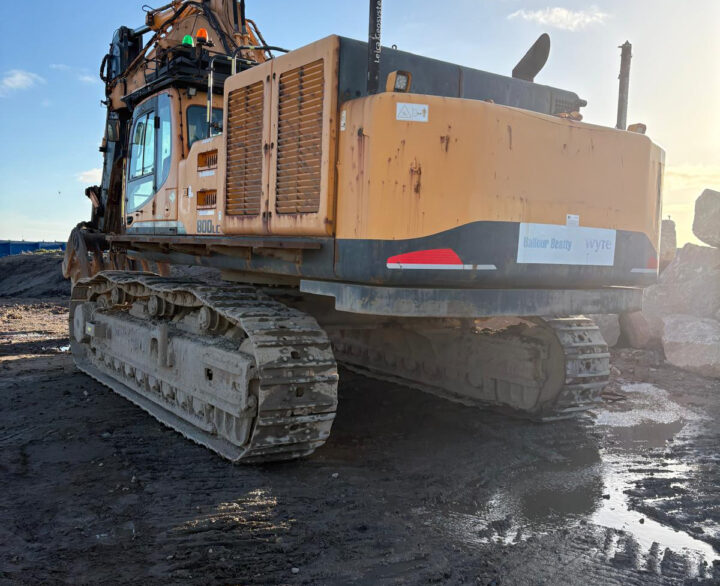 Hyundai R800LC-9 Long Reach - Crawler Excavators
