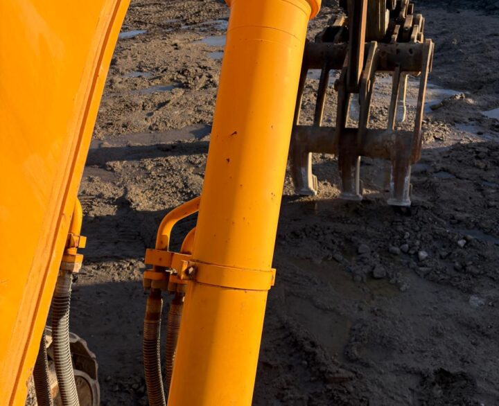 Hyundai R800LC-9 Long Reach - Crawler Excavators