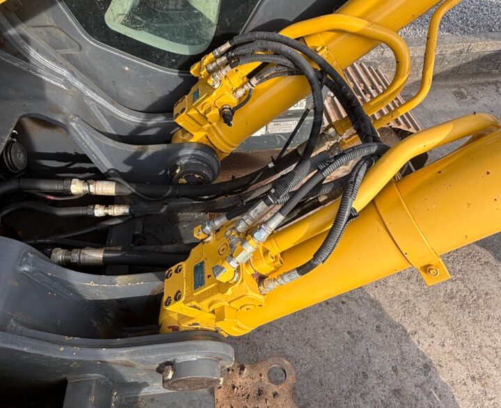 Kobelco SK210LC-10-E - Crawler Excavators