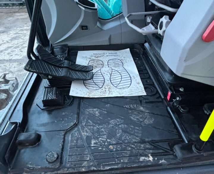 Kobelco SK130LC-11 - Crawler Excavators