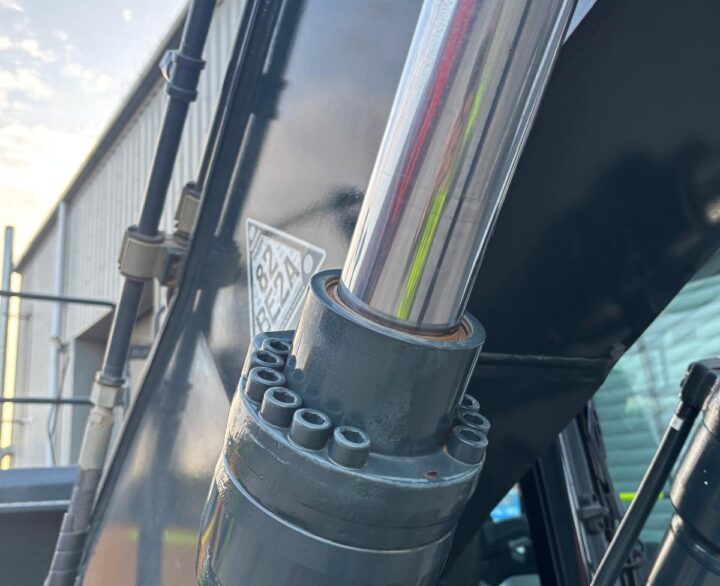 Hyundai HX140L - Crawler Excavators