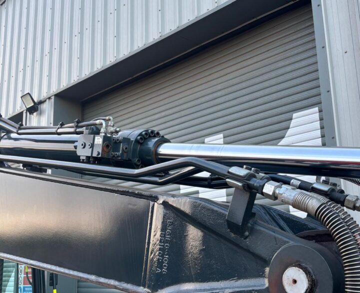 Hyundai HX140L - Crawler Excavators