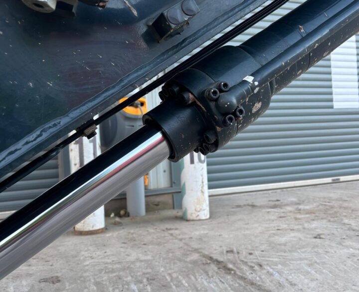 Hyundai HX140L - Crawler Excavators