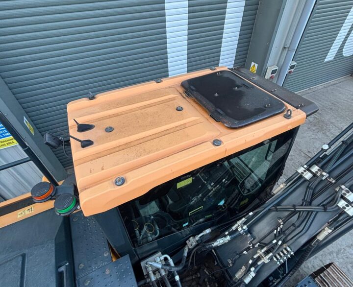 Hyundai HX140L - Crawler Excavators