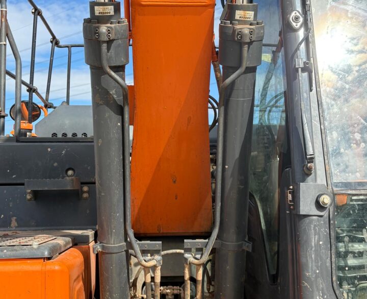 Doosan DX140LC-5 - Crawler Excavators